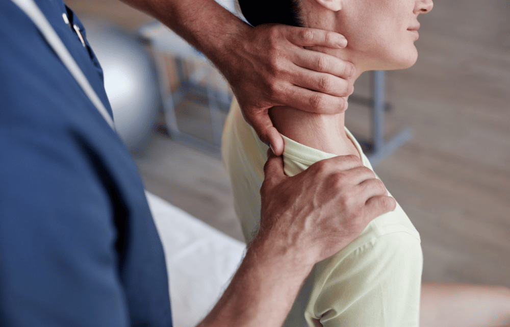 Neck pain chiropractor in Naples FL providing personalized cervical spine care