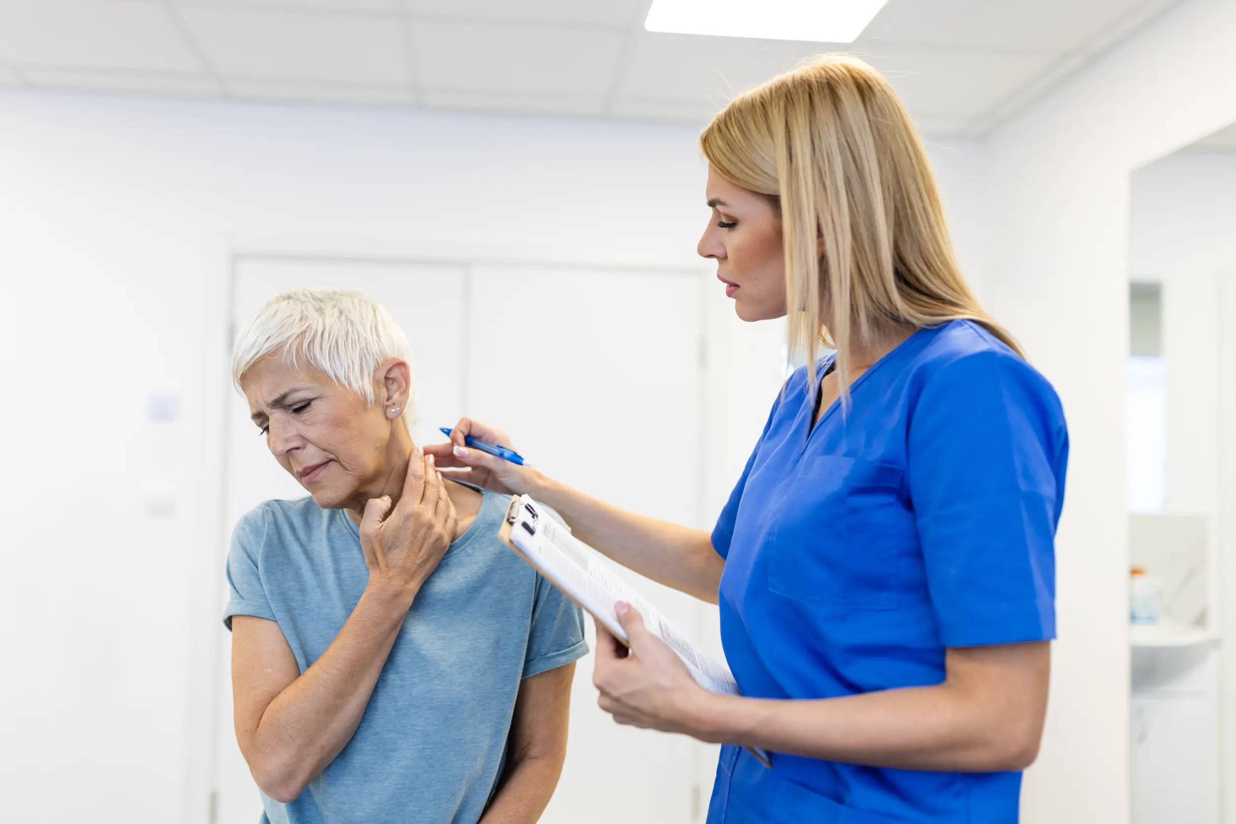 Treating Symptoms of Whiplash with Medical and Chiropractic Care combined